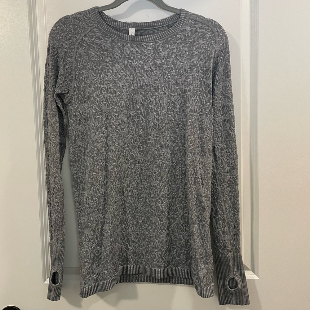 Lululemon embossed top